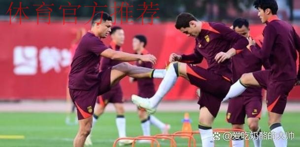 集结广州备战叙利亚 闷热环境下国足迎首训